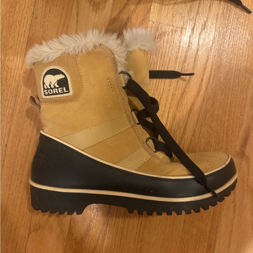 Sorel Tan Boots with Black Soles